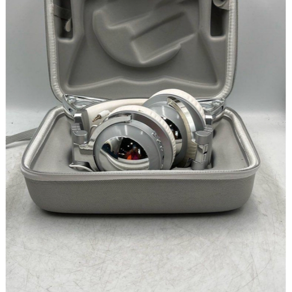 Ariana Grande Brookstone Limited Edition Cat Ear Headphones - Picture 9 of 13